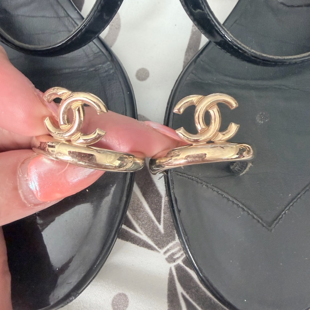 CHANEL Black Patent Leather Slide Sandals - Picture 8 of 12